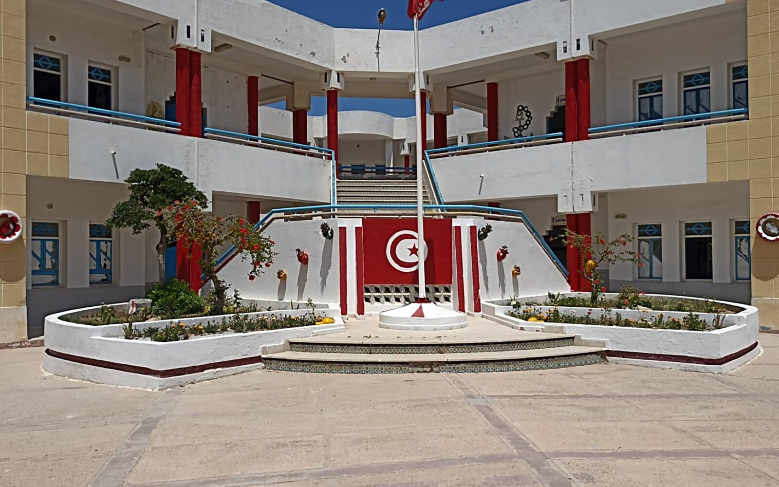 Lycée Secondaire Sayada : Embellissement & Rénovation clôture